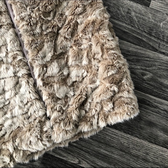 SOLD * FOREVER 21 Teddy Bear Vest - Picture 3 of 8